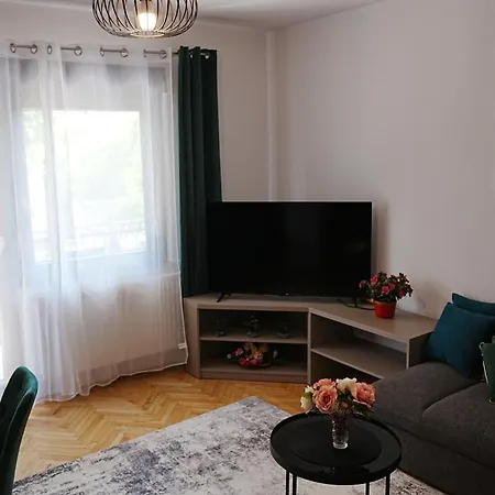 Deni Апартаменты Каштела