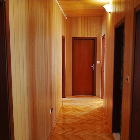 Deni Каштела